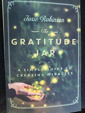 The Gratitude Jar by Josie Robinson — Green & Gold Cover